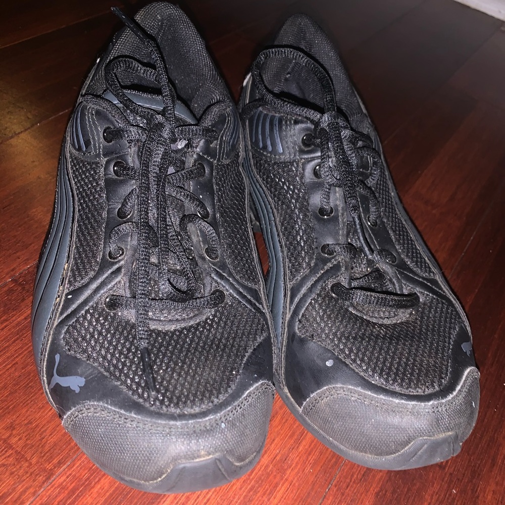 All black pumas - Picture 2 of 4